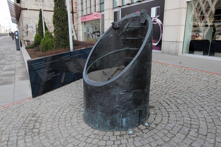 Memorial to the Evacuation of Warsaw Ghetto Fighters