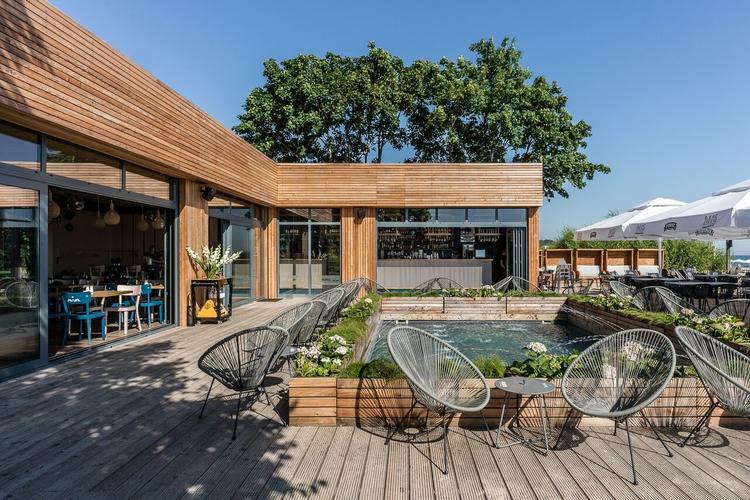 M15 Restaurant & Bar