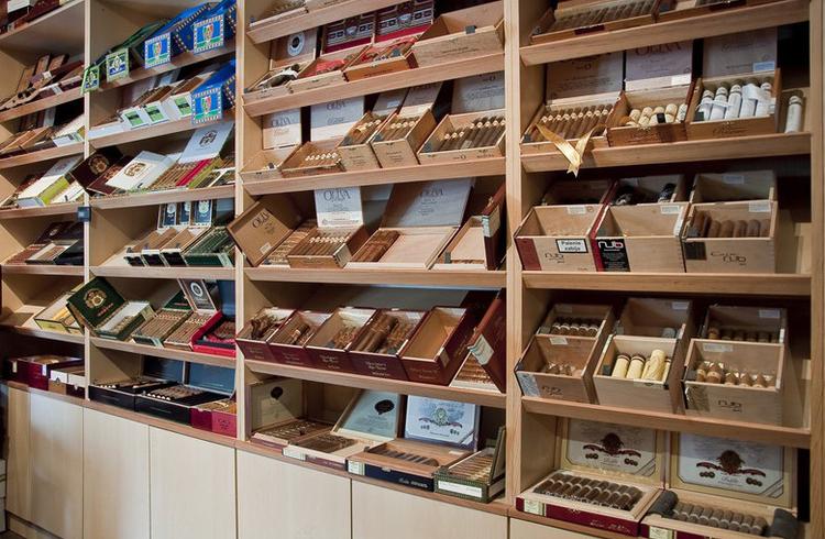 Aficionado Room - Cigar & Whisky Lounge