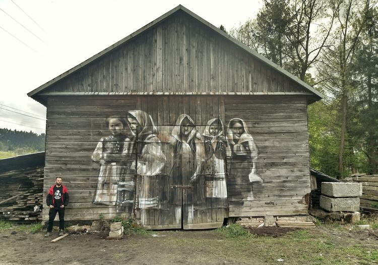 'Lemko Girls from Komańcza' mural