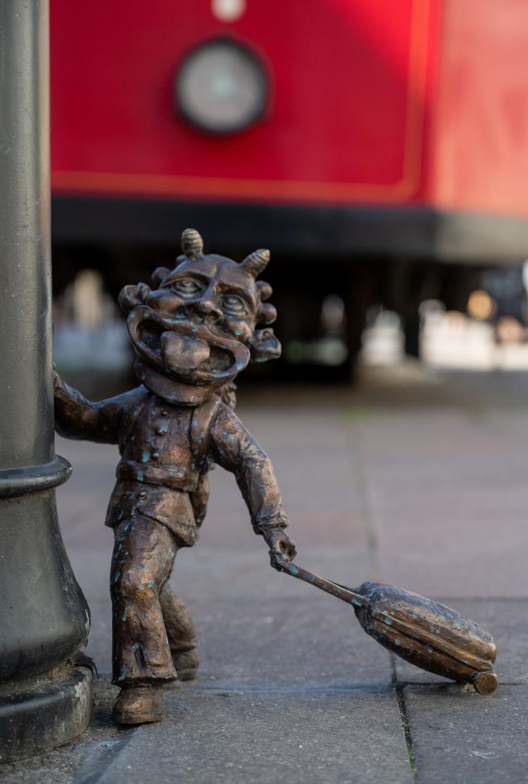 Mascaron Trail