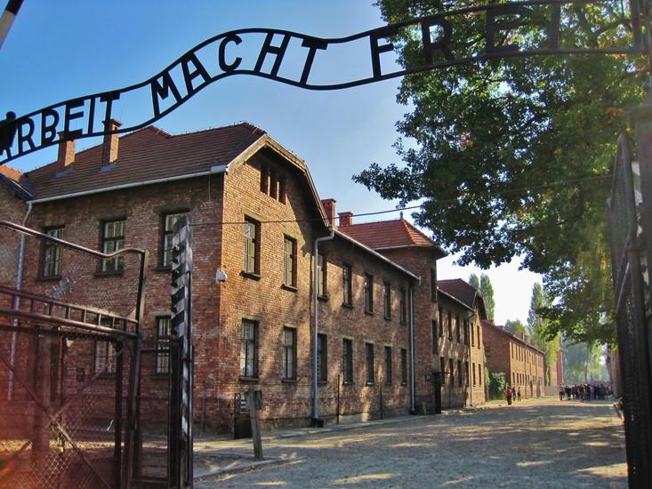 Auschwitz/O艣wi臋cim | Visiting the Auschwitz-Birkenau Concentration Camp from Krak贸w