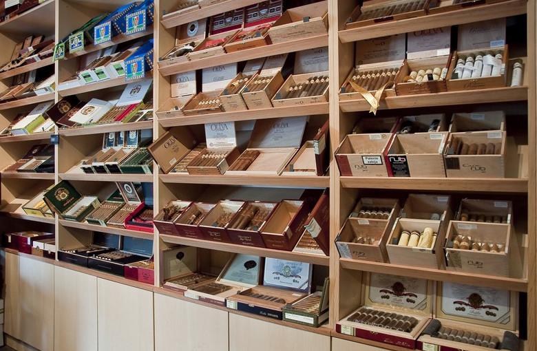 Aficionado Room - Cigar & Whisky Lounge