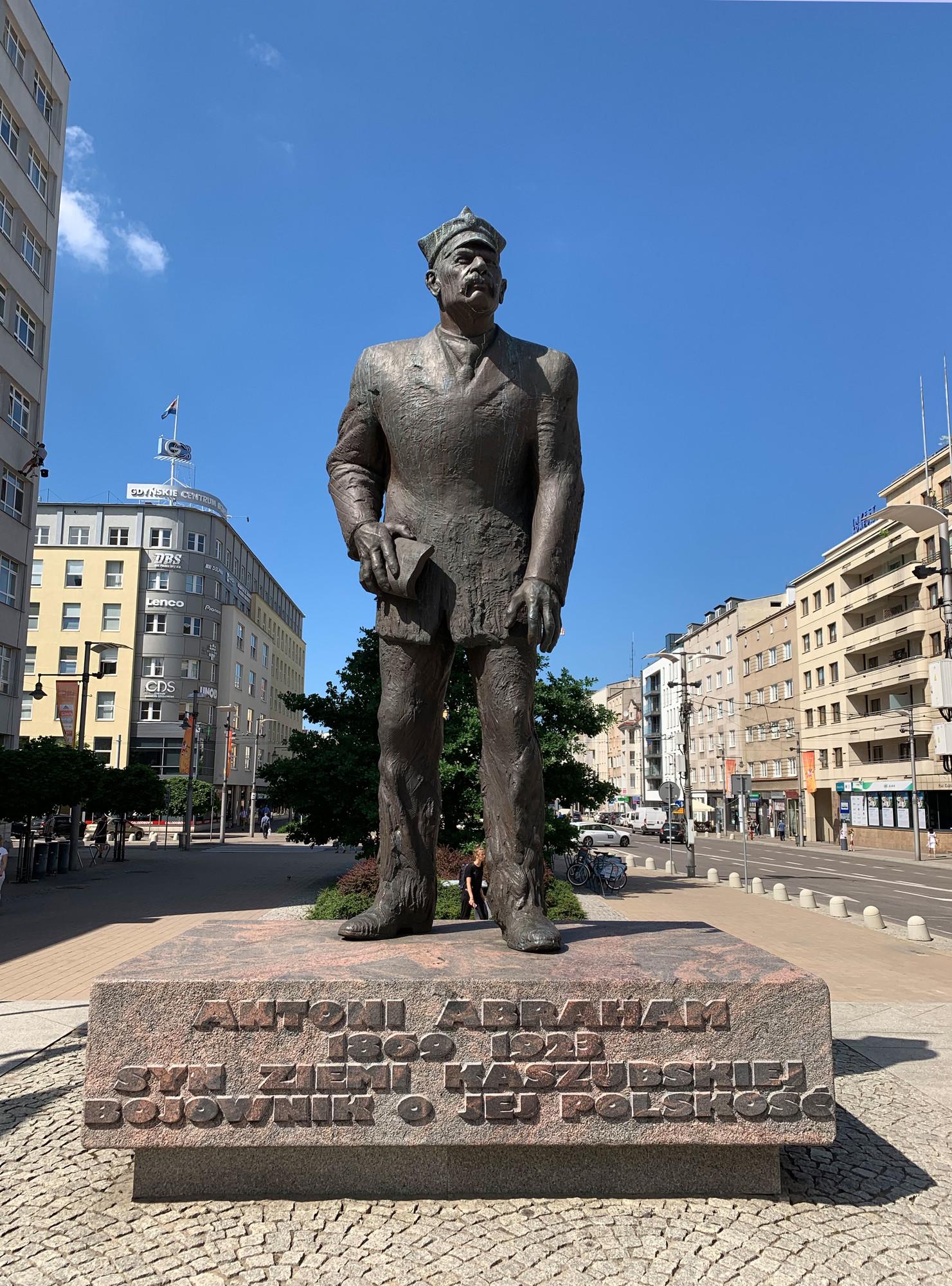 Antoni Abraham Monument
