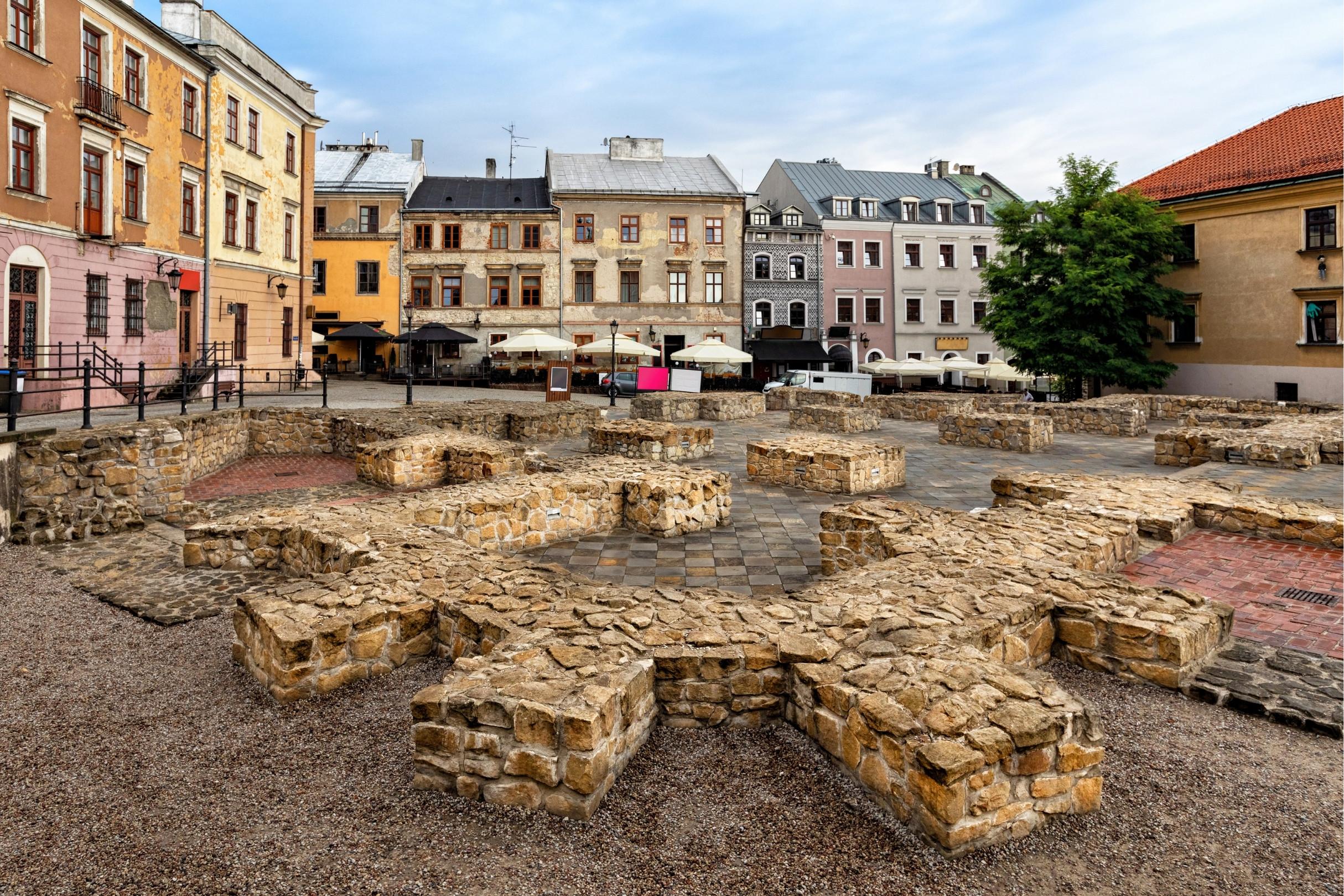 Po Farze Square