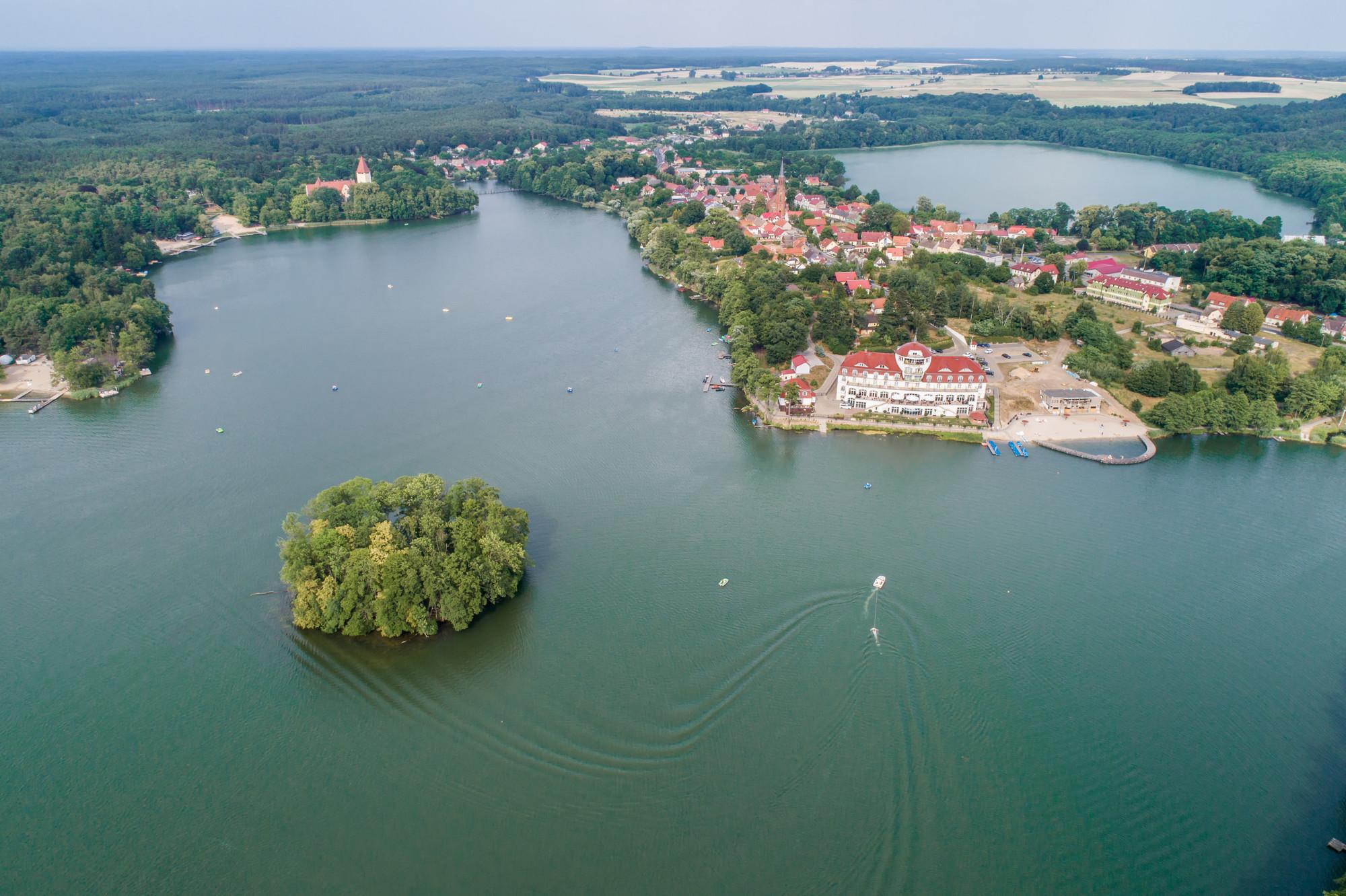Lubniewice Palace Complex & Wisłocka Love Park